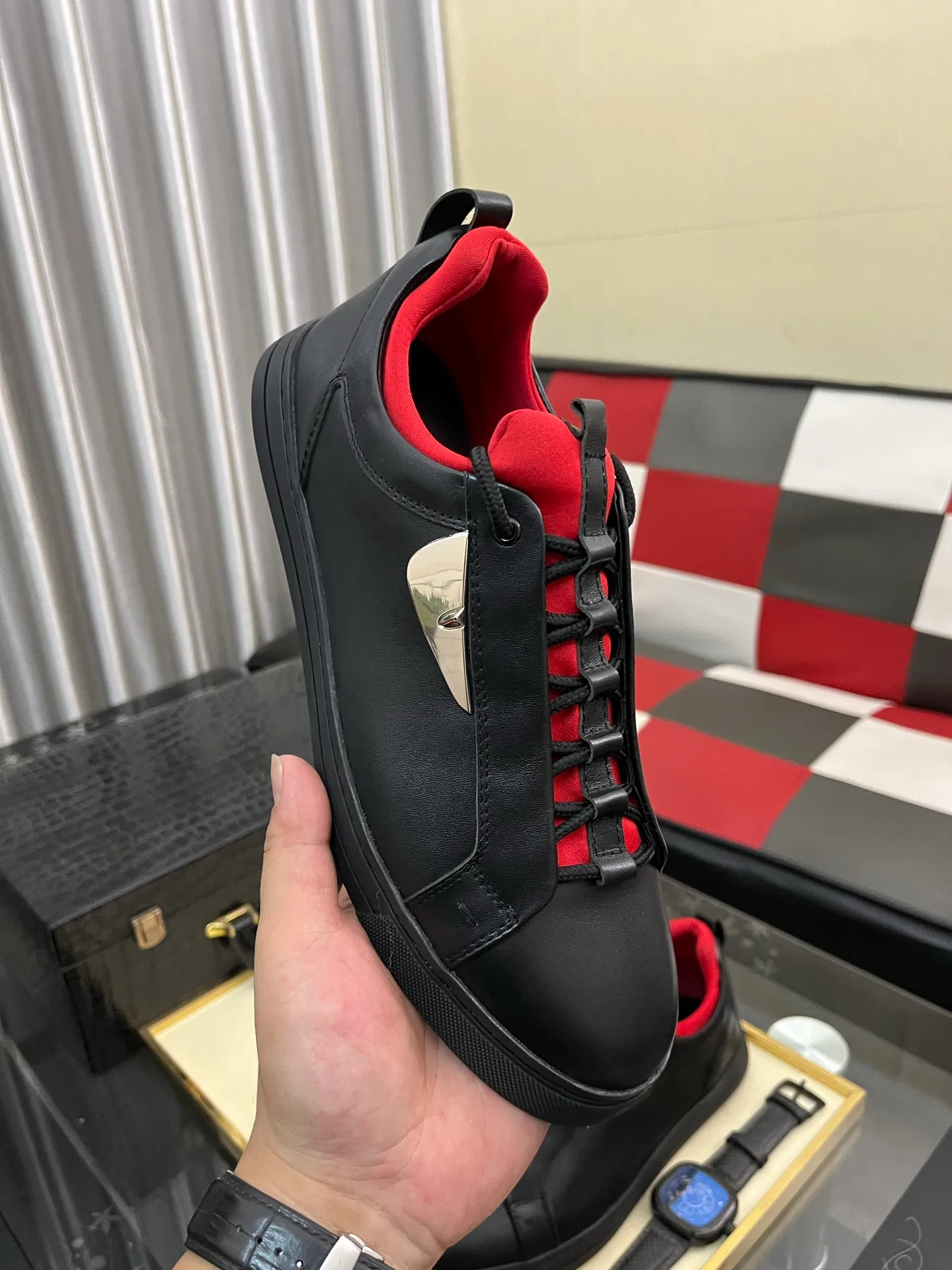 Men's Men's Shoes 💰: 420⌚️⌚️[Fendi] Fendi's latest high-top casual shoes for men! Available at counters simultaneously! A one-to-one replica of the original. The surface is made of imported high-tech waterproof mesh, the interior is made of first-layer water-dyed cowhide, and the original factory-supplied rubber outsole is used. Leading new fashion concepts. Matching code: 38-442️⃣Colors available